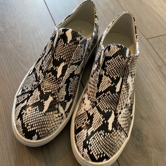 •NEW• J Slides Platform Slip-On Sneaker - Picture 5 of 8